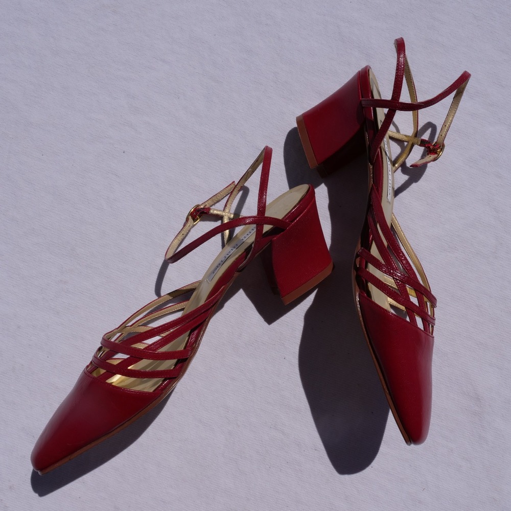 Vintage 90s Ann Marino cherry red strappy leather pupms - Picture 2 of 7